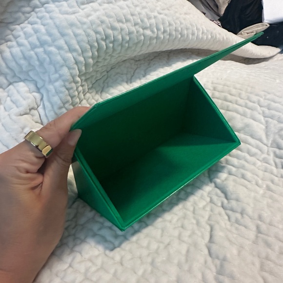 Bottega Veneta Green rectangle sunglasses - Picture 3 of 4